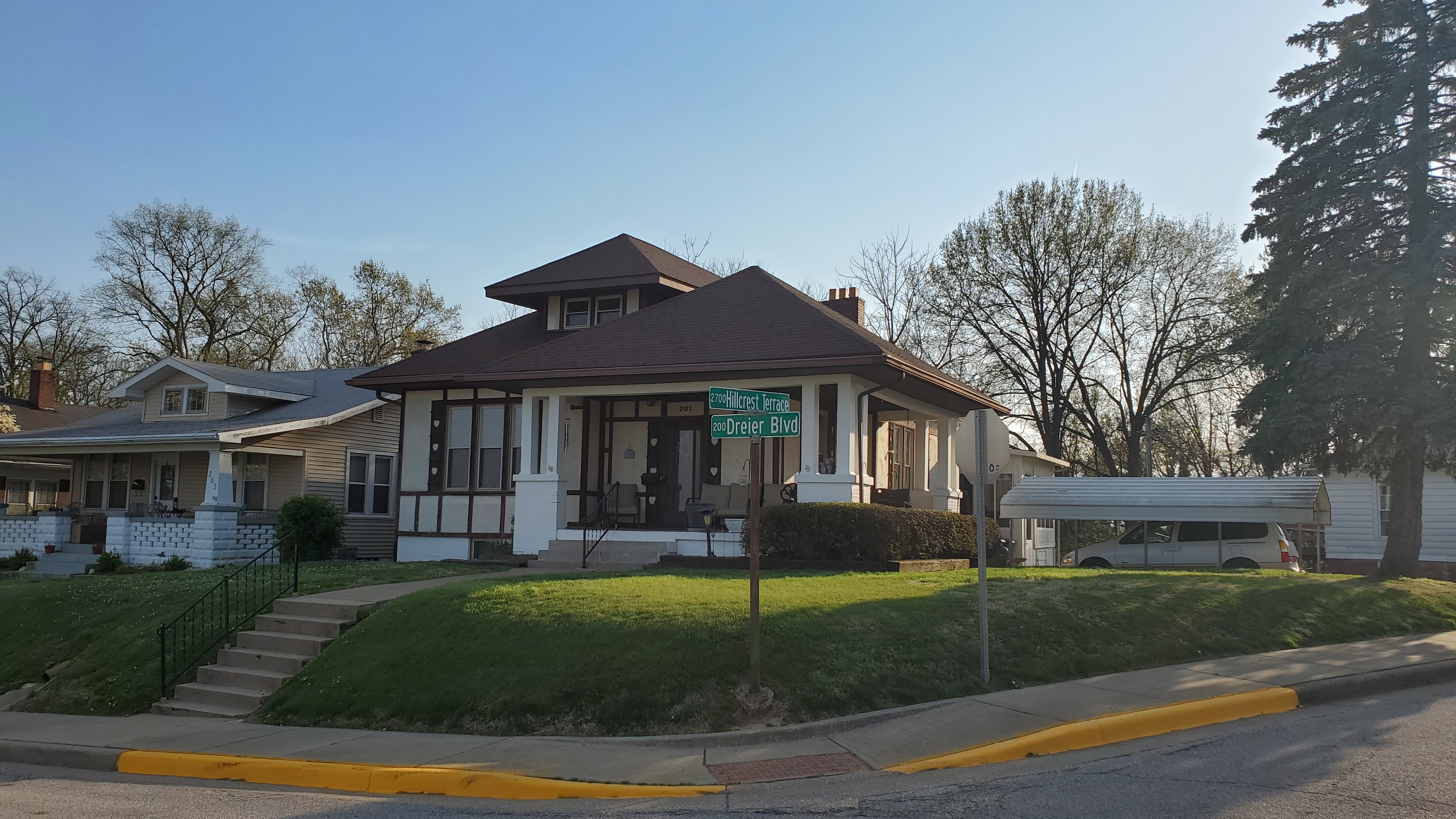 Pickerill Residence (201 Dreier)